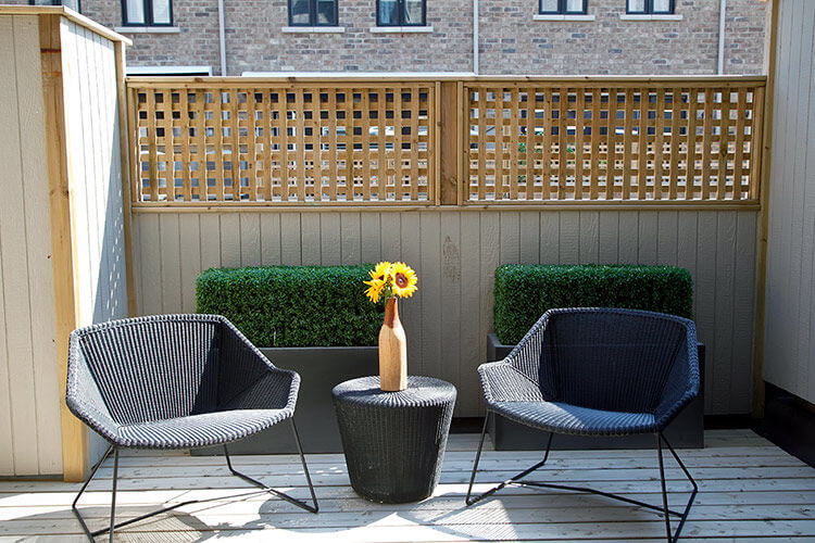 Dunpar-Homes-Mississauga-Townhomes-Creating-a-Deck-Oasis-outdoor-seating